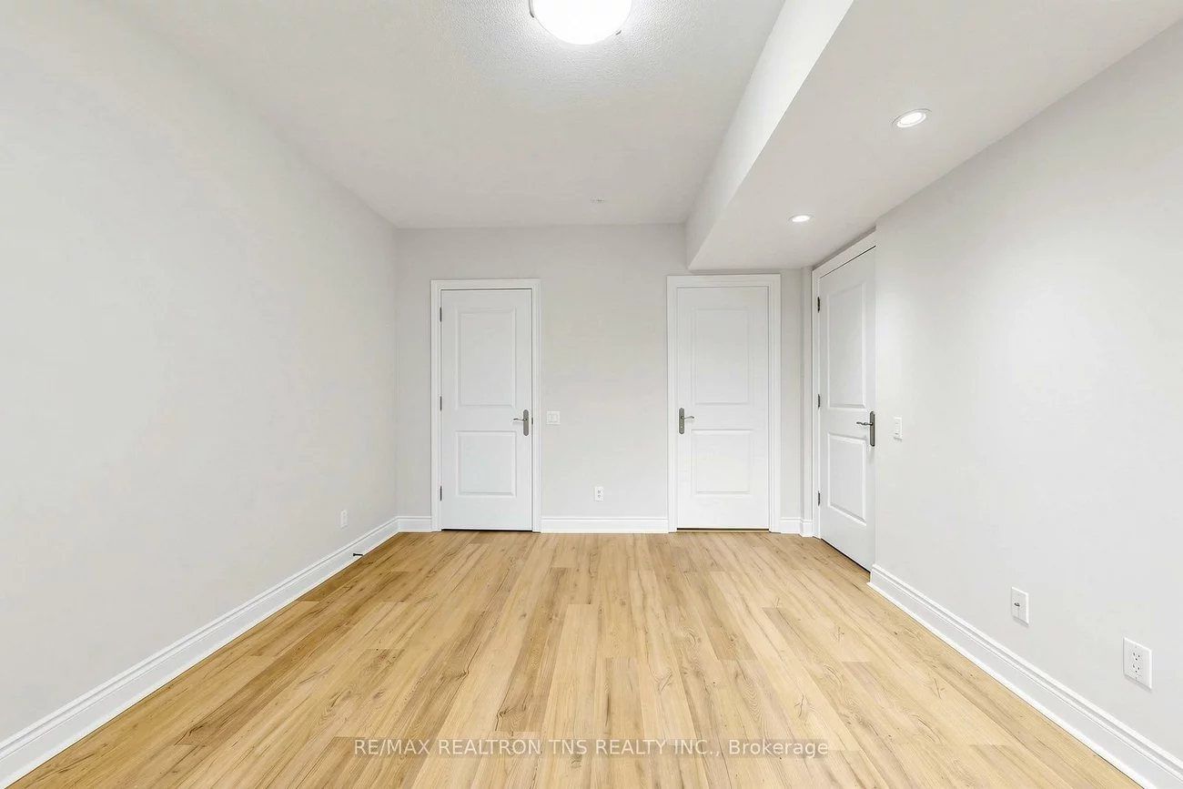 10101, Yonge, Crosby, Richmond Hill