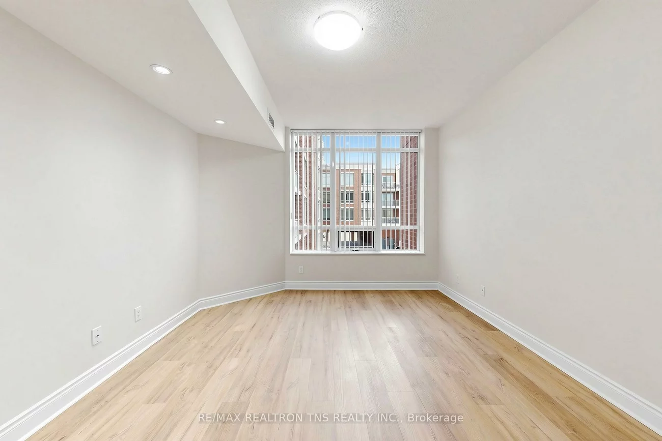 10101, Yonge, Crosby, Richmond Hill
