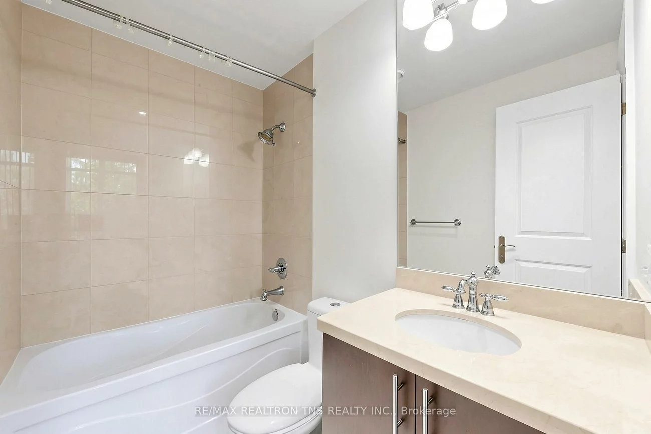10101, Yonge, Crosby, Richmond Hill