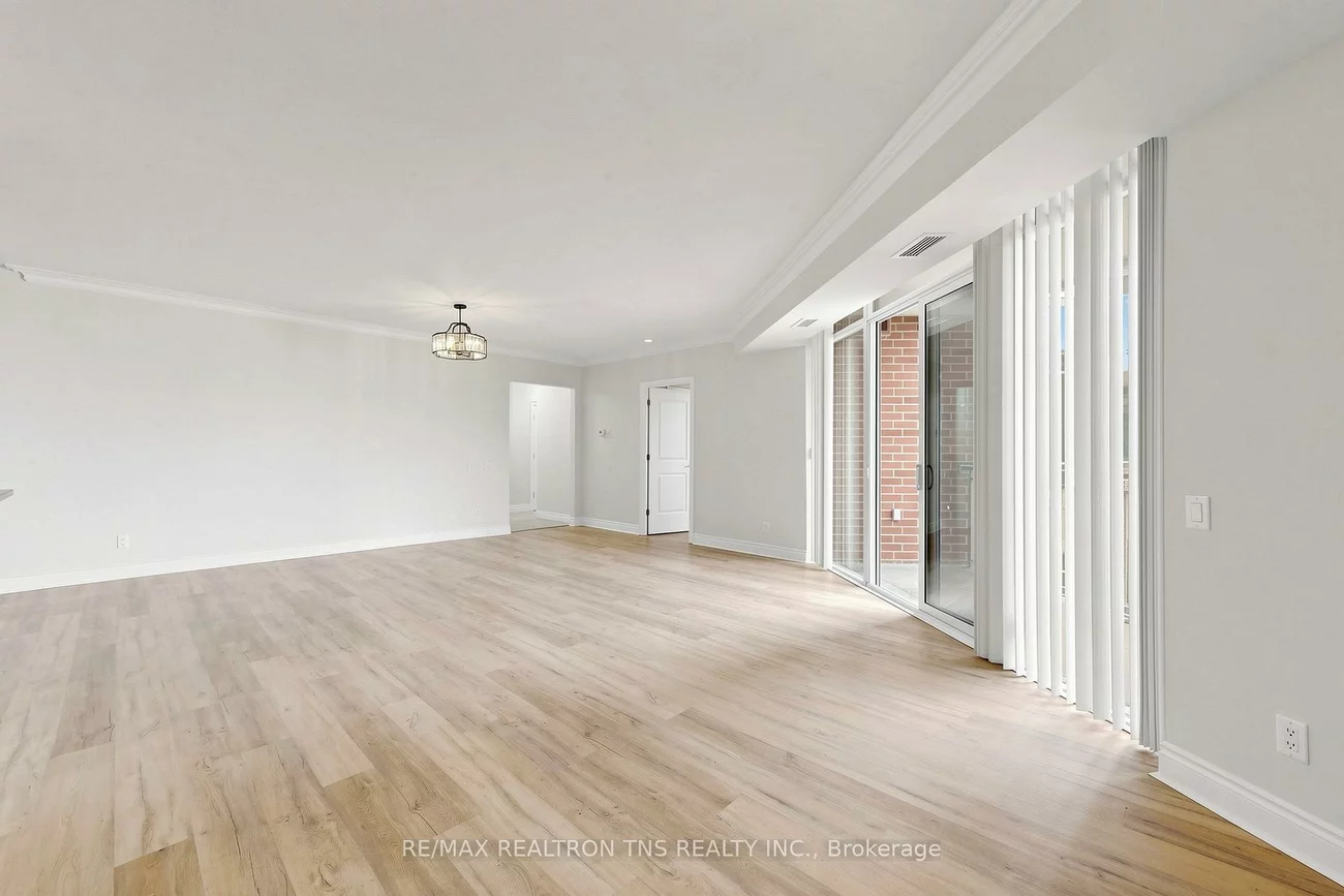 10101, Yonge, Crosby, Richmond Hill