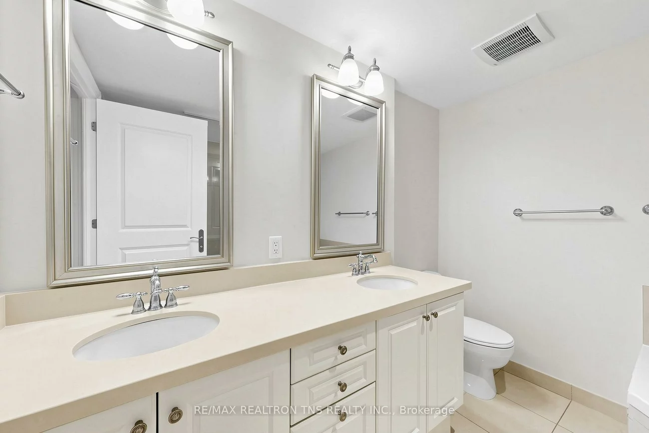10101, Yonge, Crosby, Richmond Hill