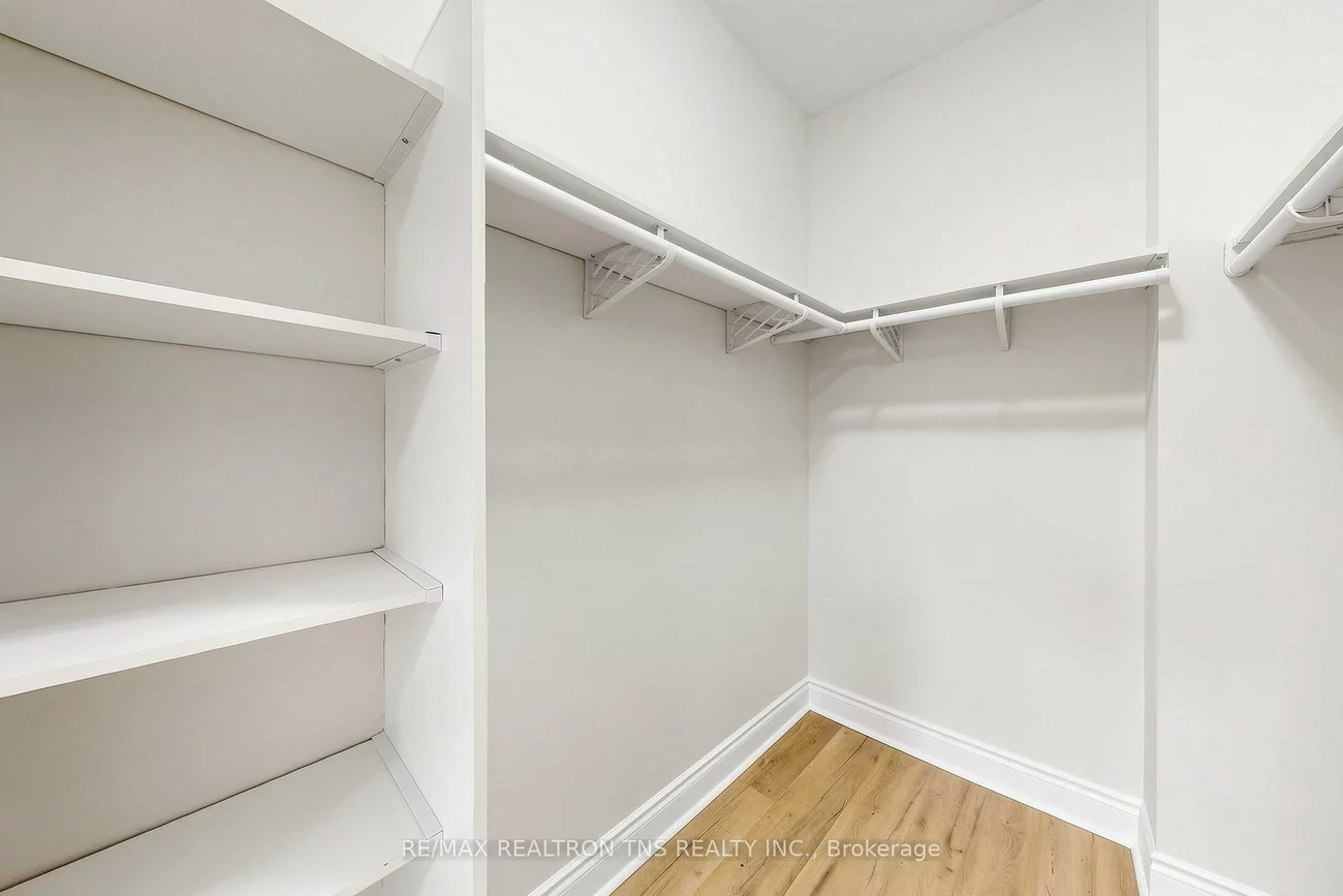 10101, Yonge, Crosby, Richmond Hill