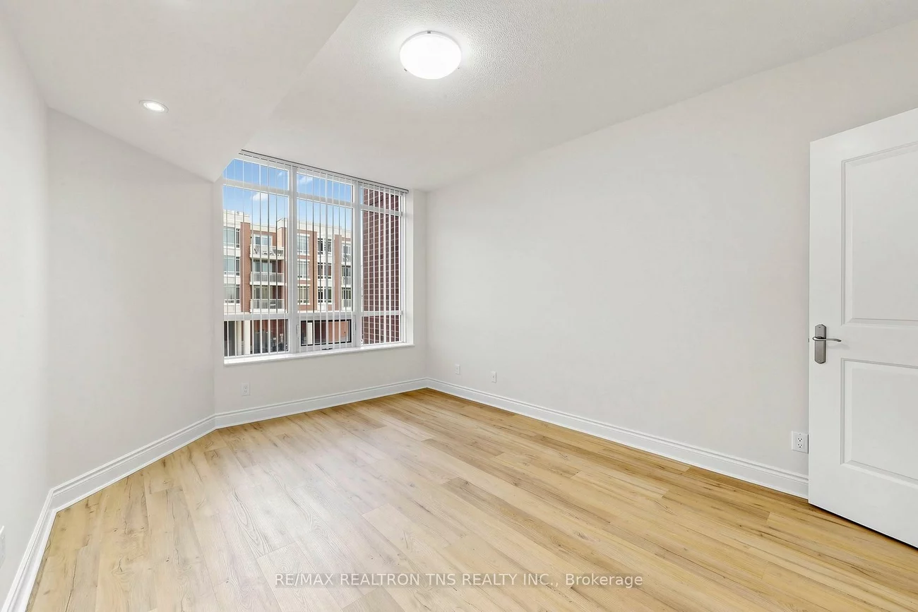 10101, Yonge, Crosby, Richmond Hill