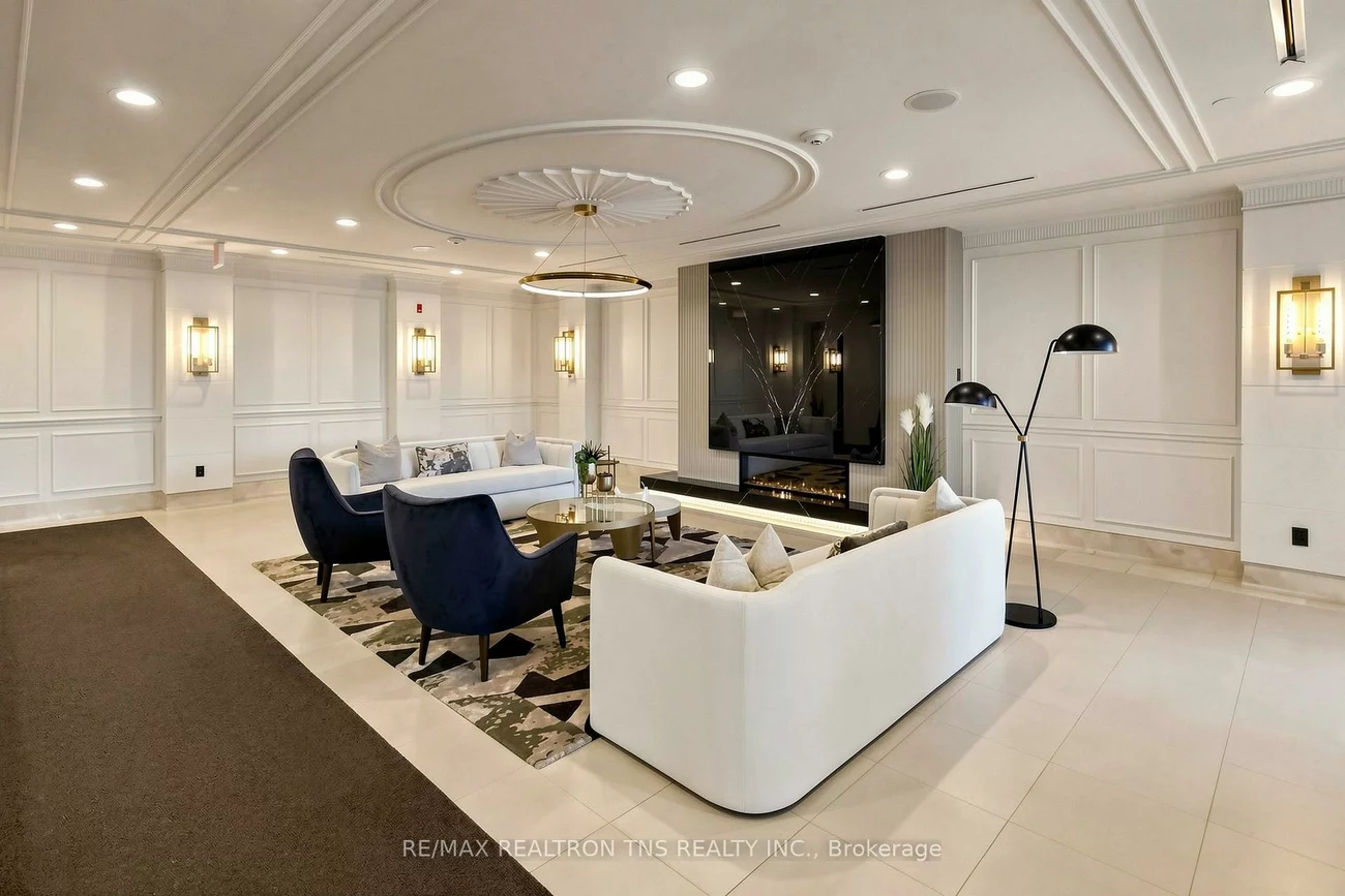 10101, Yonge, Crosby, Richmond Hill