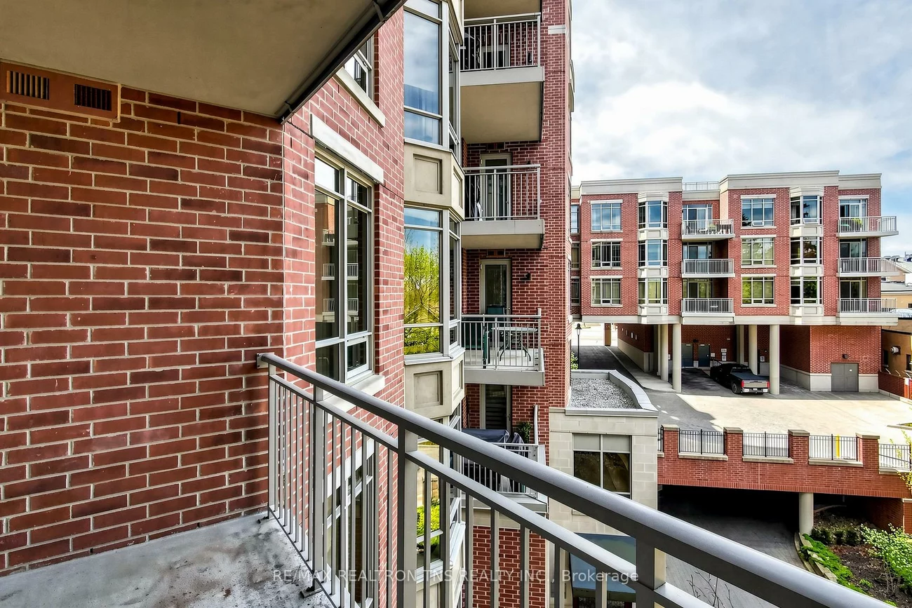 10101, Yonge, Crosby, Richmond Hill
