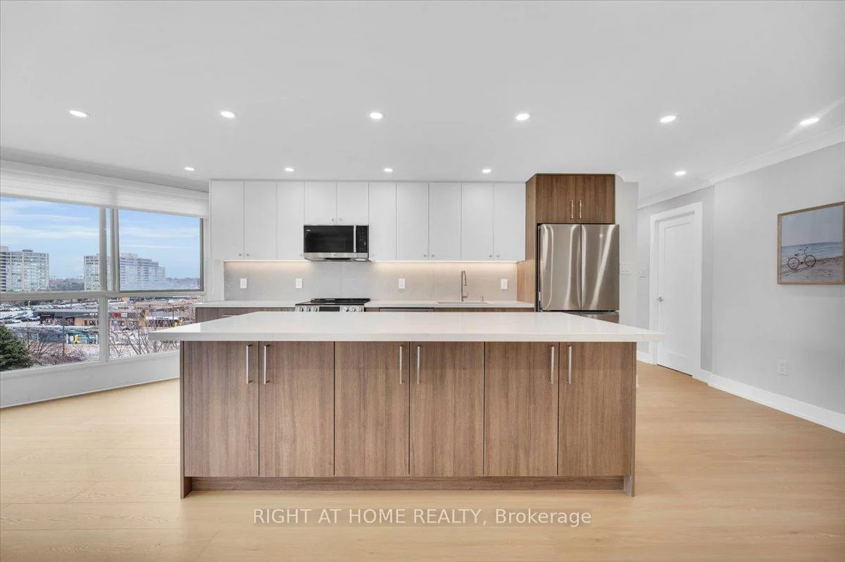 5, Weldrick, North Richvale, Richmond Hill