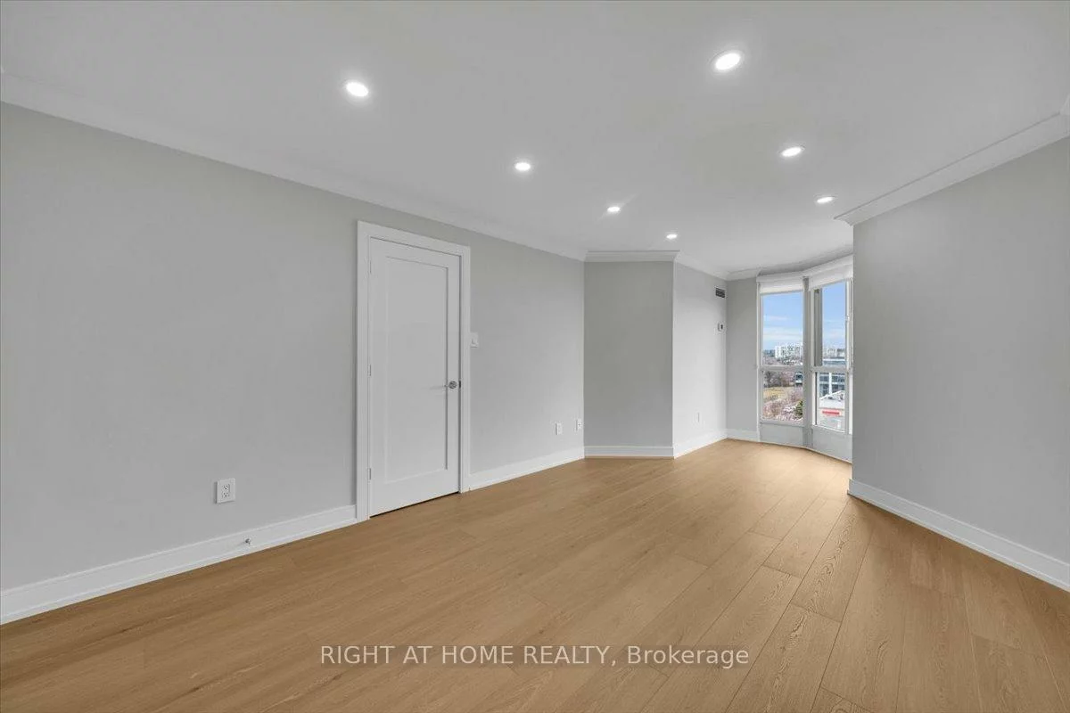 5, Weldrick, North Richvale, Richmond Hill