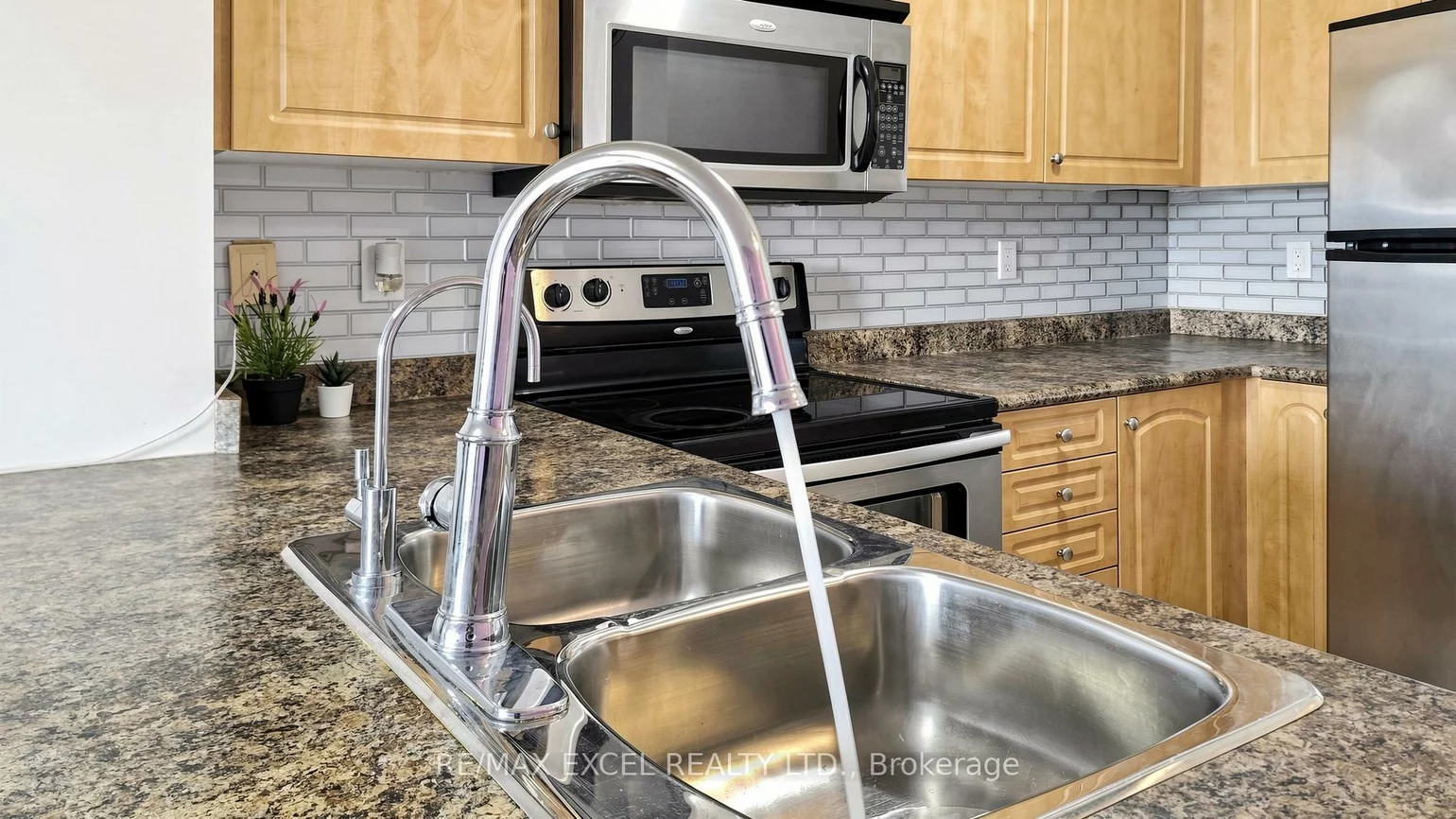 310, Red Maple, Langstaff, Richmond Hill