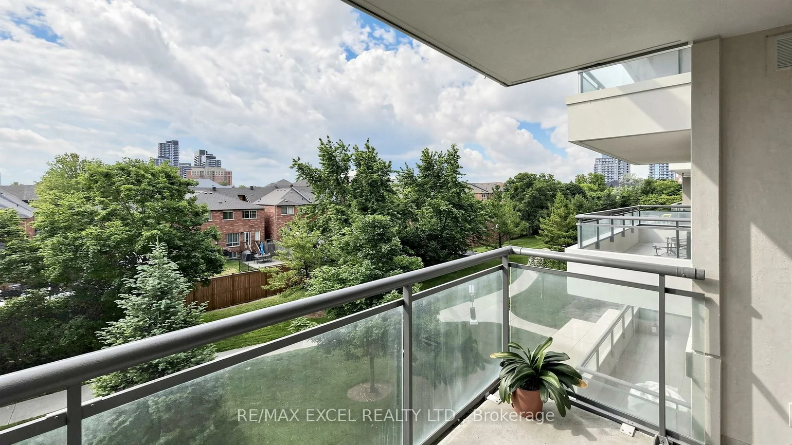 310, Red Maple, Langstaff, Richmond Hill