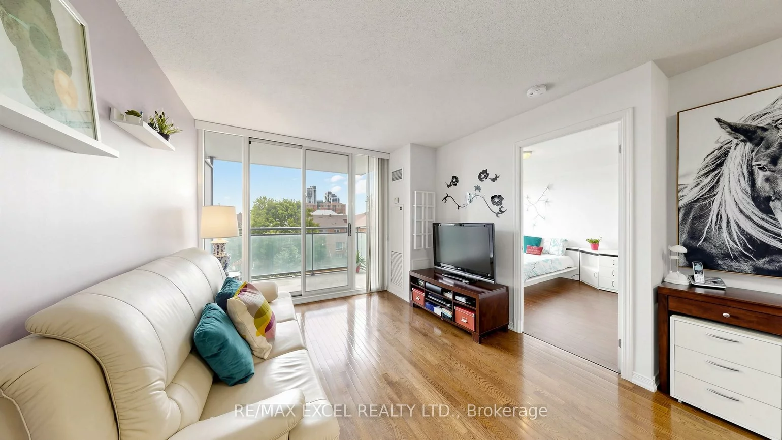 310, Red Maple, Langstaff, Richmond Hill