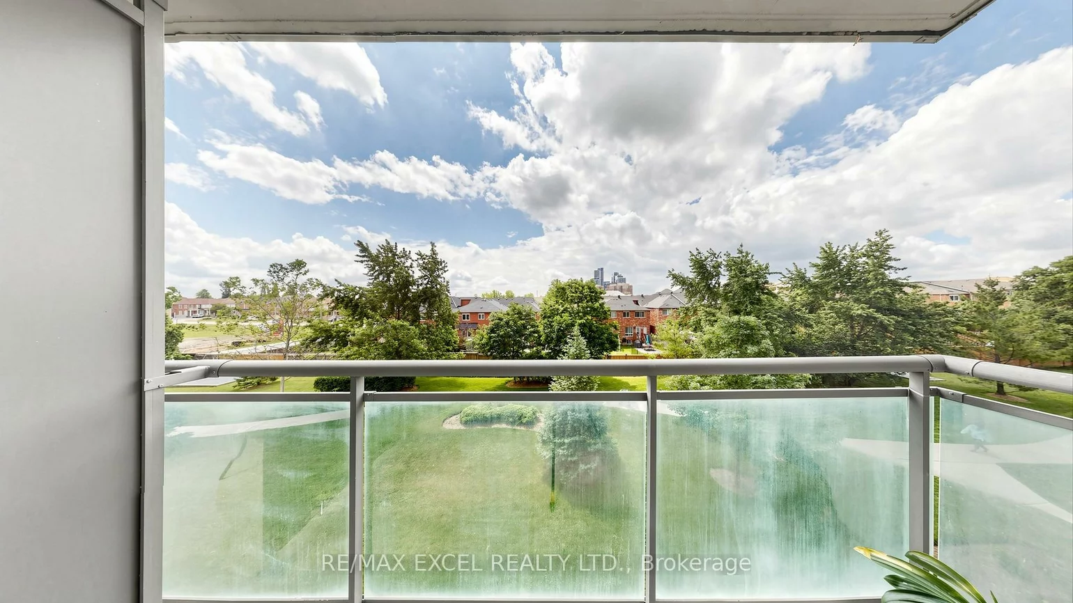 310, Red Maple, Langstaff, Richmond Hill