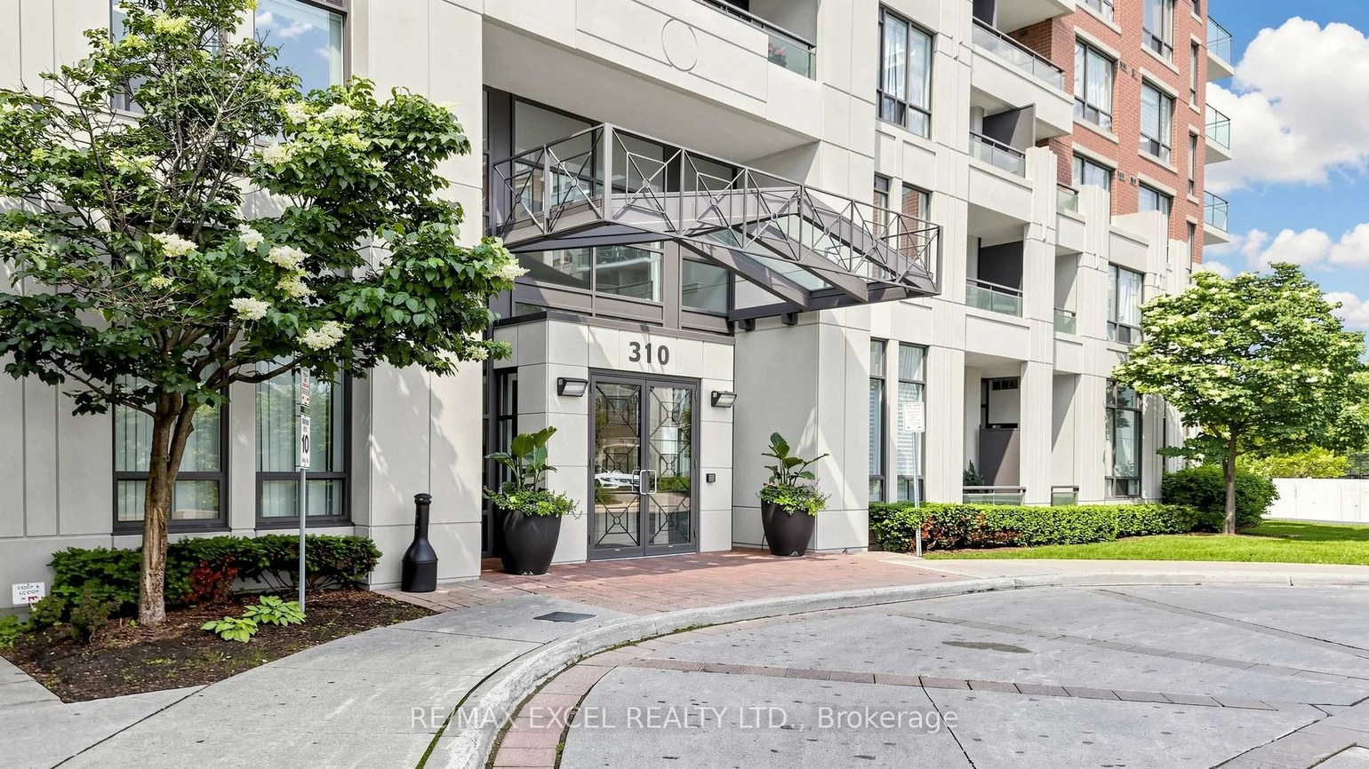 310, Red Maple, Langstaff, Richmond Hill