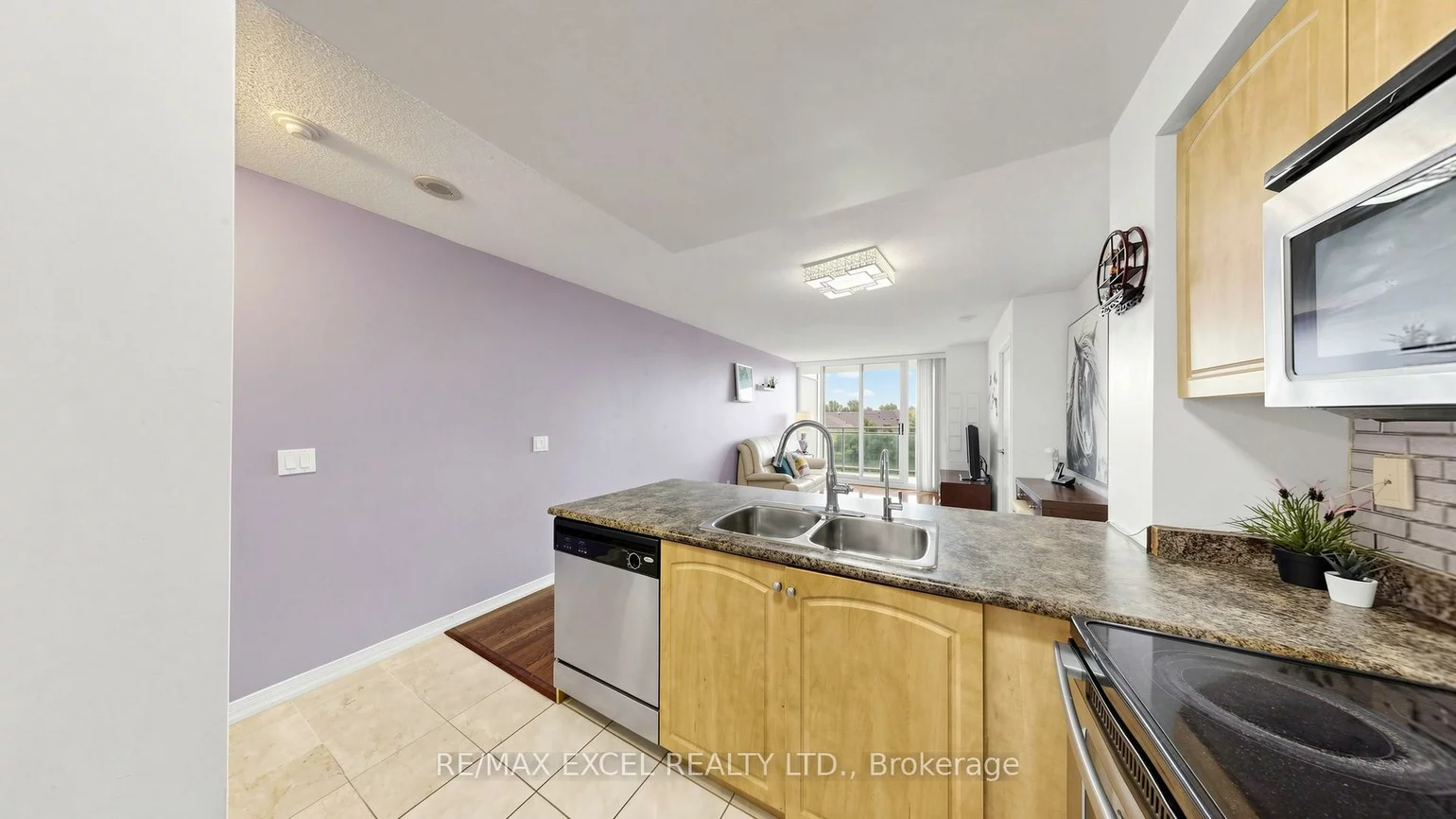 310, Red Maple, Langstaff, Richmond Hill