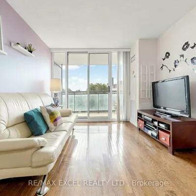 310, Red Maple, Langstaff, Richmond Hill