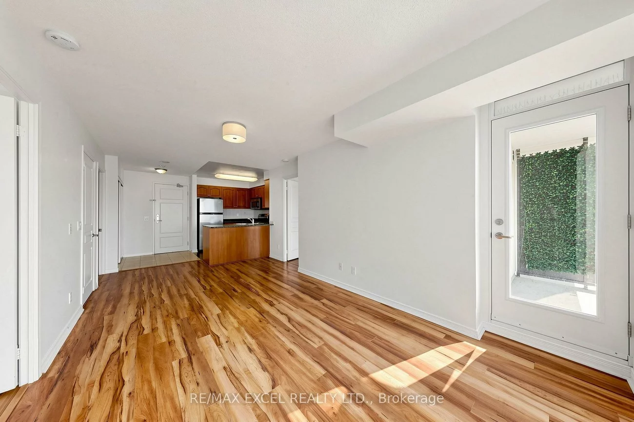 350, Red Maple, Langstaff, Richmond Hill