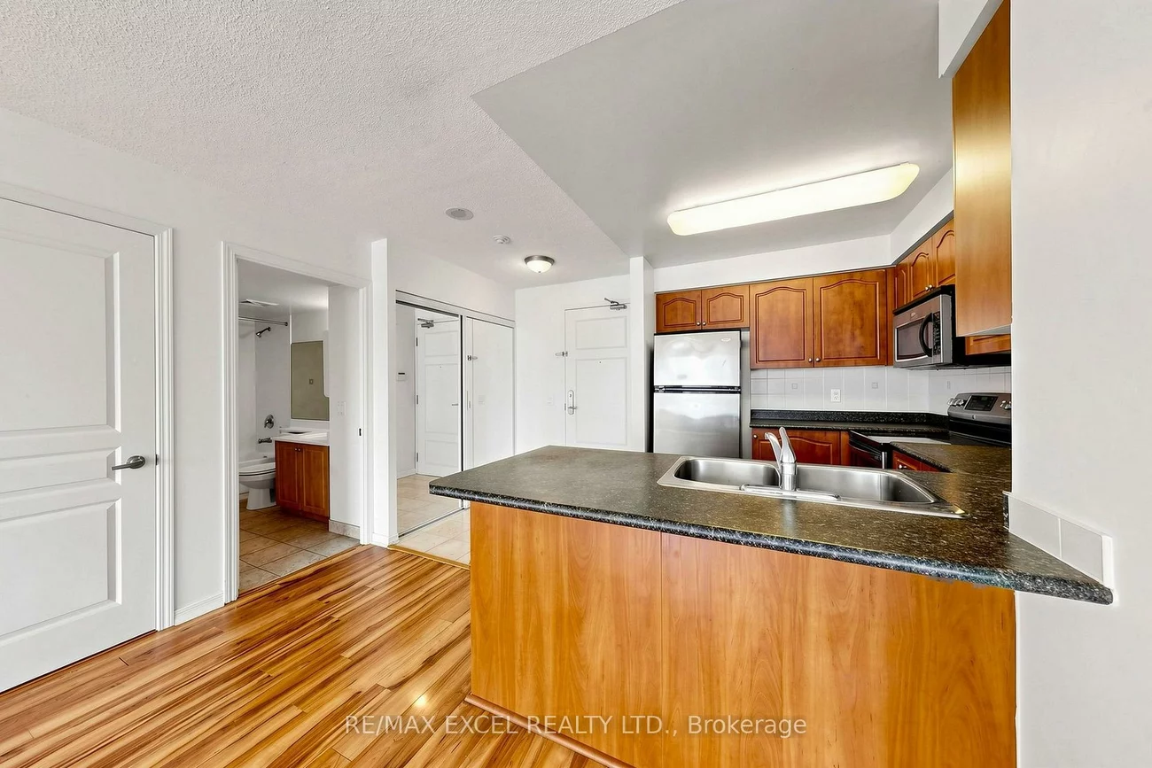 350, Red Maple, Langstaff, Richmond Hill