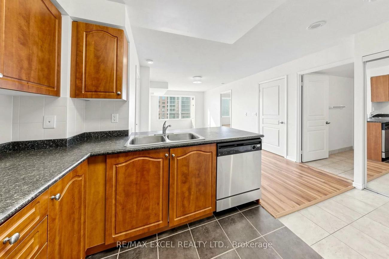 350, Red Maple, Langstaff, Richmond Hill