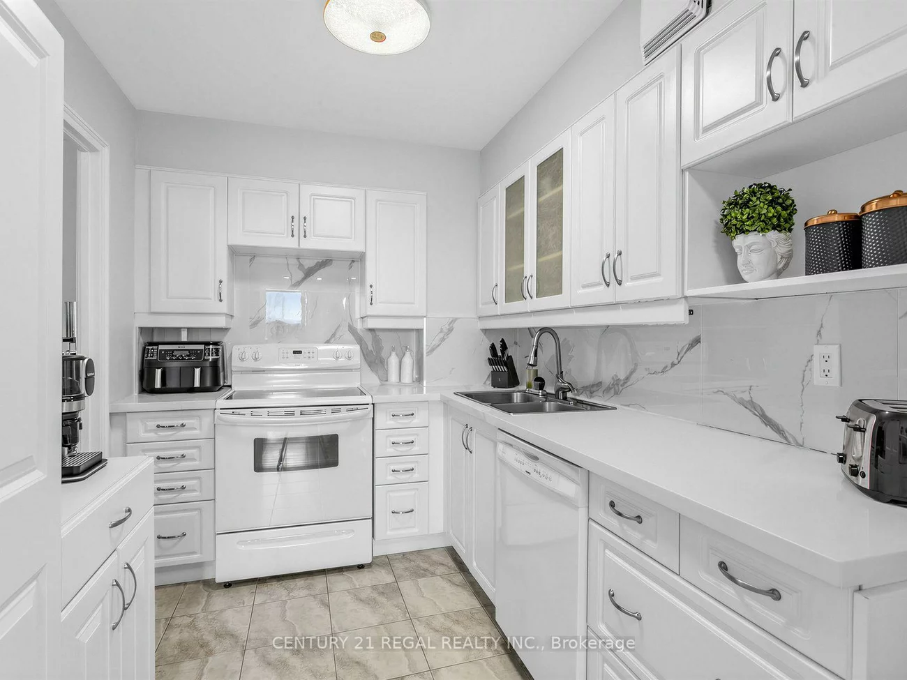40, Baif, North Richvale, Richmond Hill