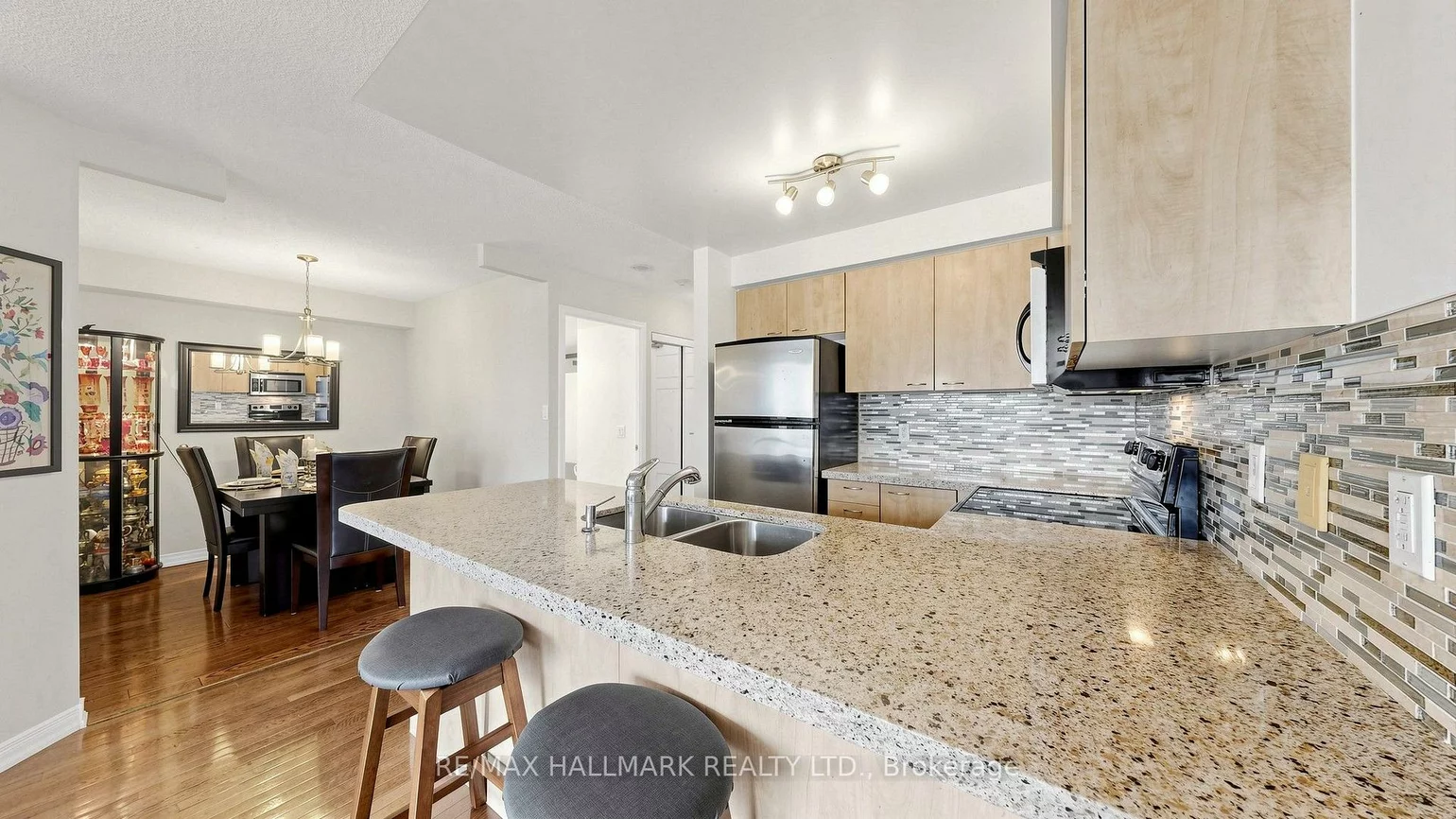 310, Red Maple, Langstaff, Richmond Hill