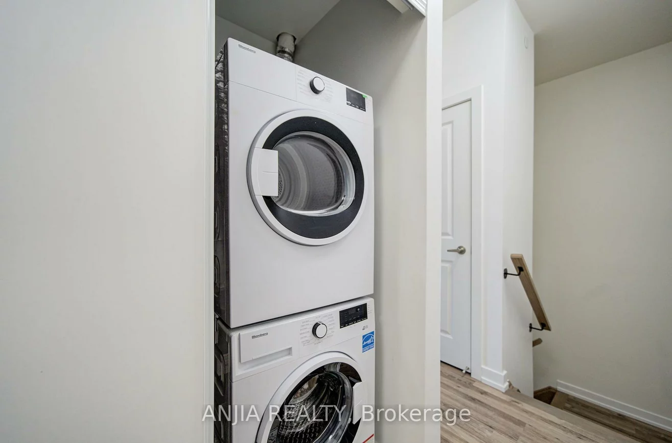 370D, Red Maple, Langstaff, Richmond Hill