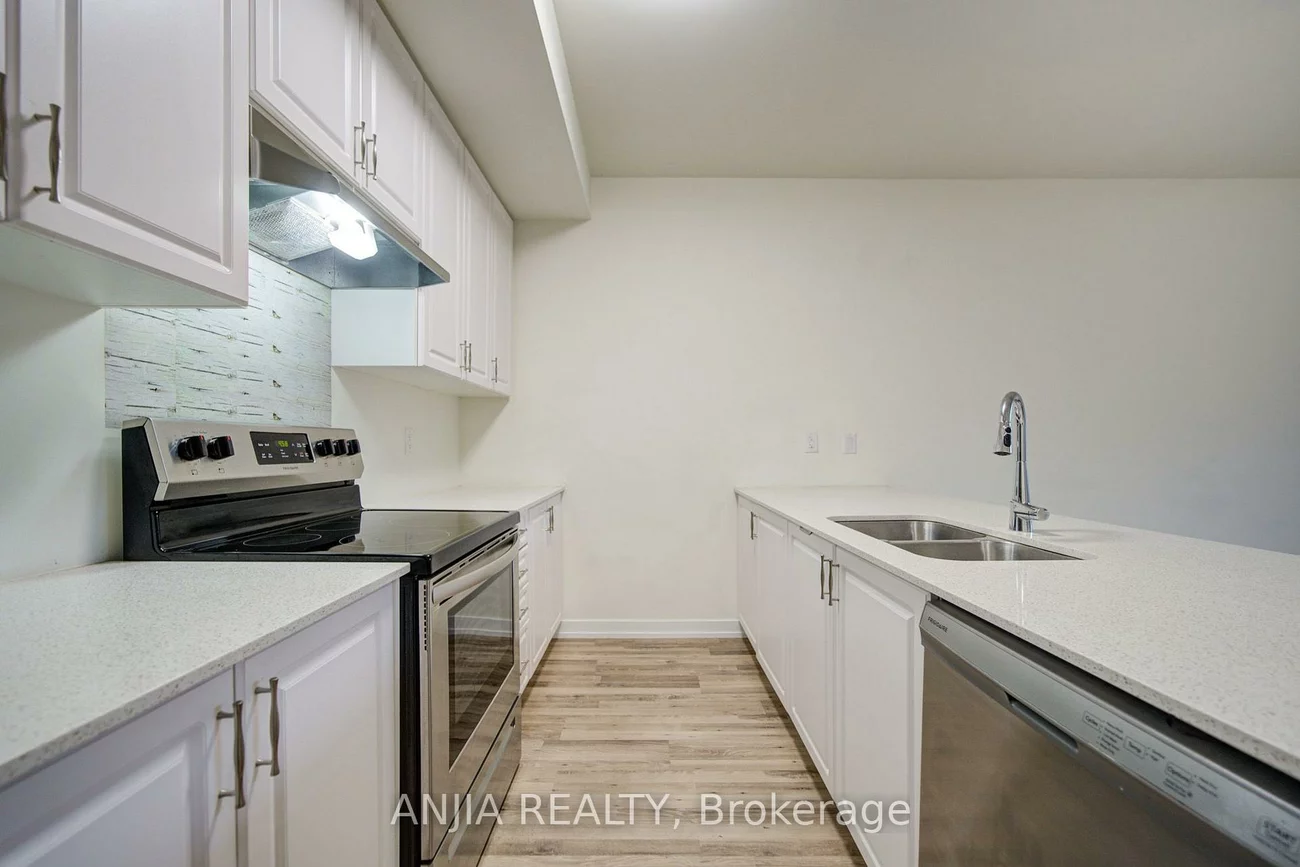 370D, Red Maple, Langstaff, Richmond Hill