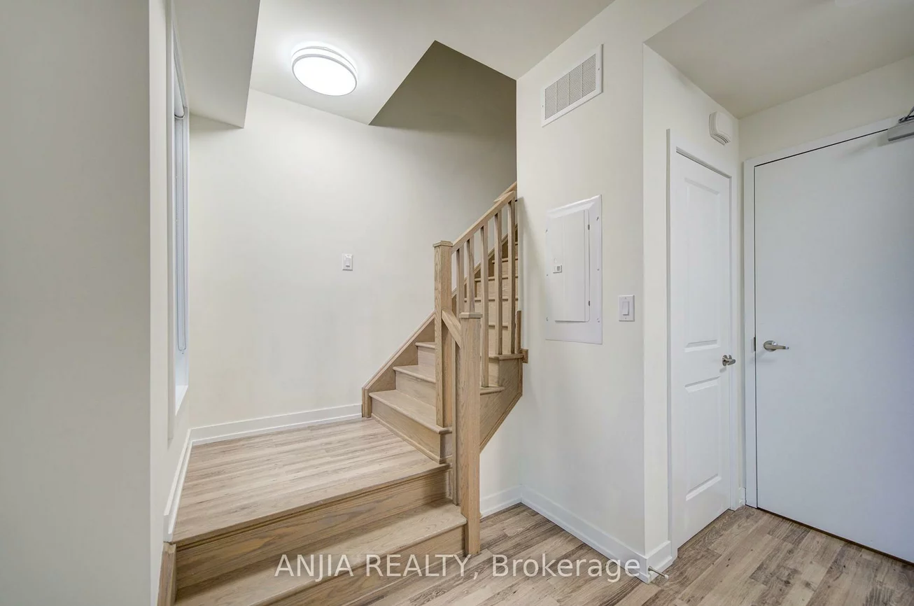 370D, Red Maple, Langstaff, Richmond Hill