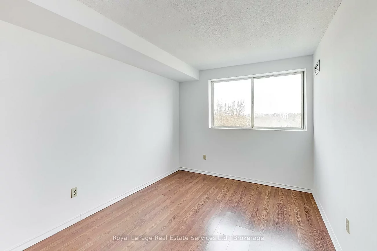 5, Weldrick, North Richvale, Richmond Hill