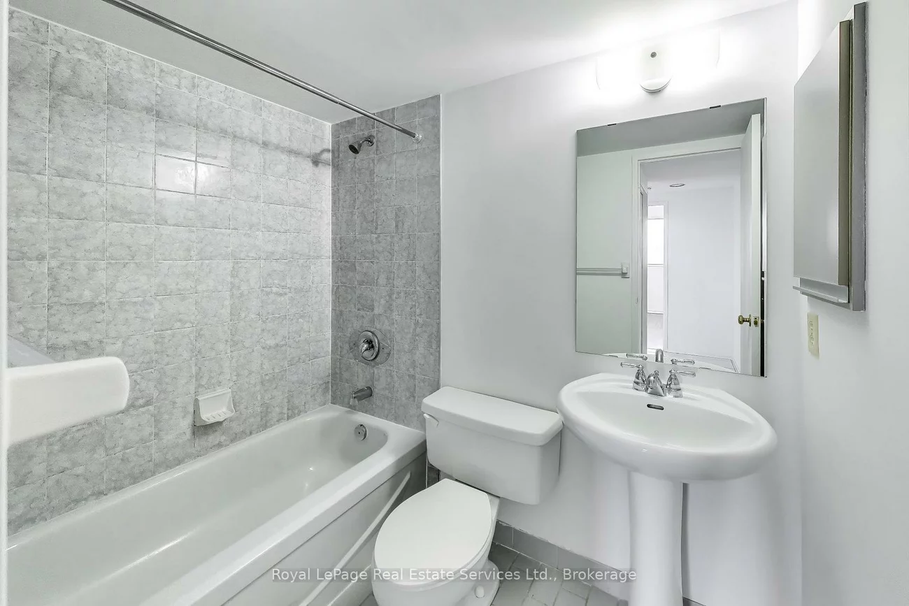 5, Weldrick, North Richvale, Richmond Hill