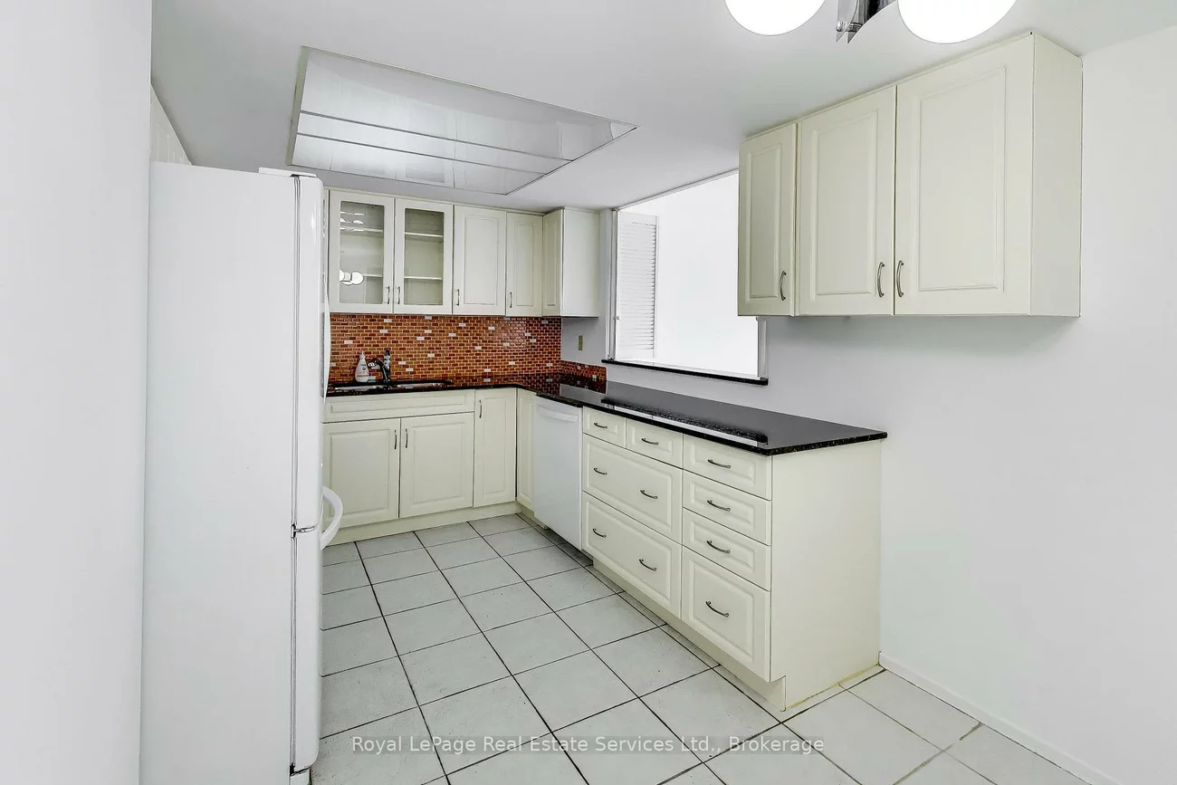 5, Weldrick, North Richvale, Richmond Hill