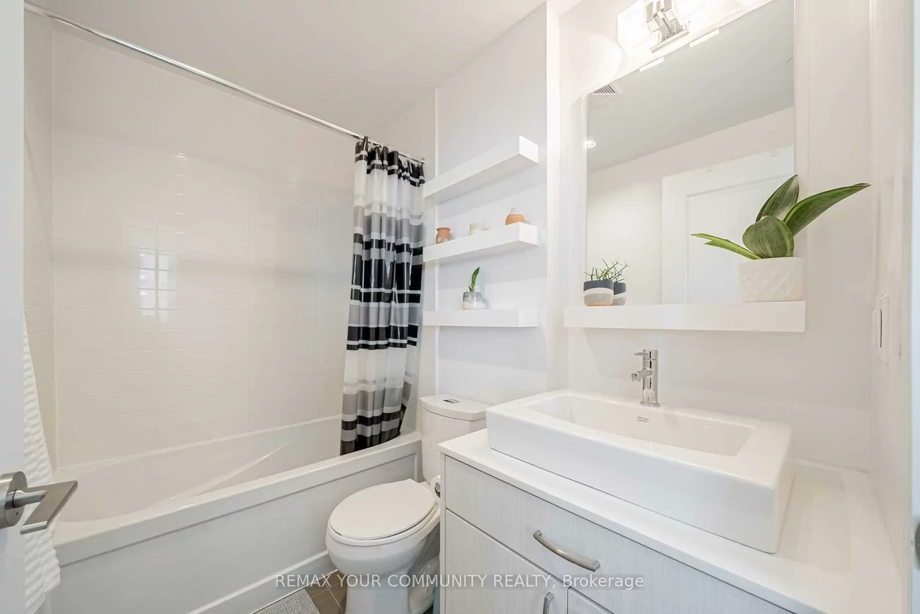 9201, Yonge, Langstaff, Richmond Hill