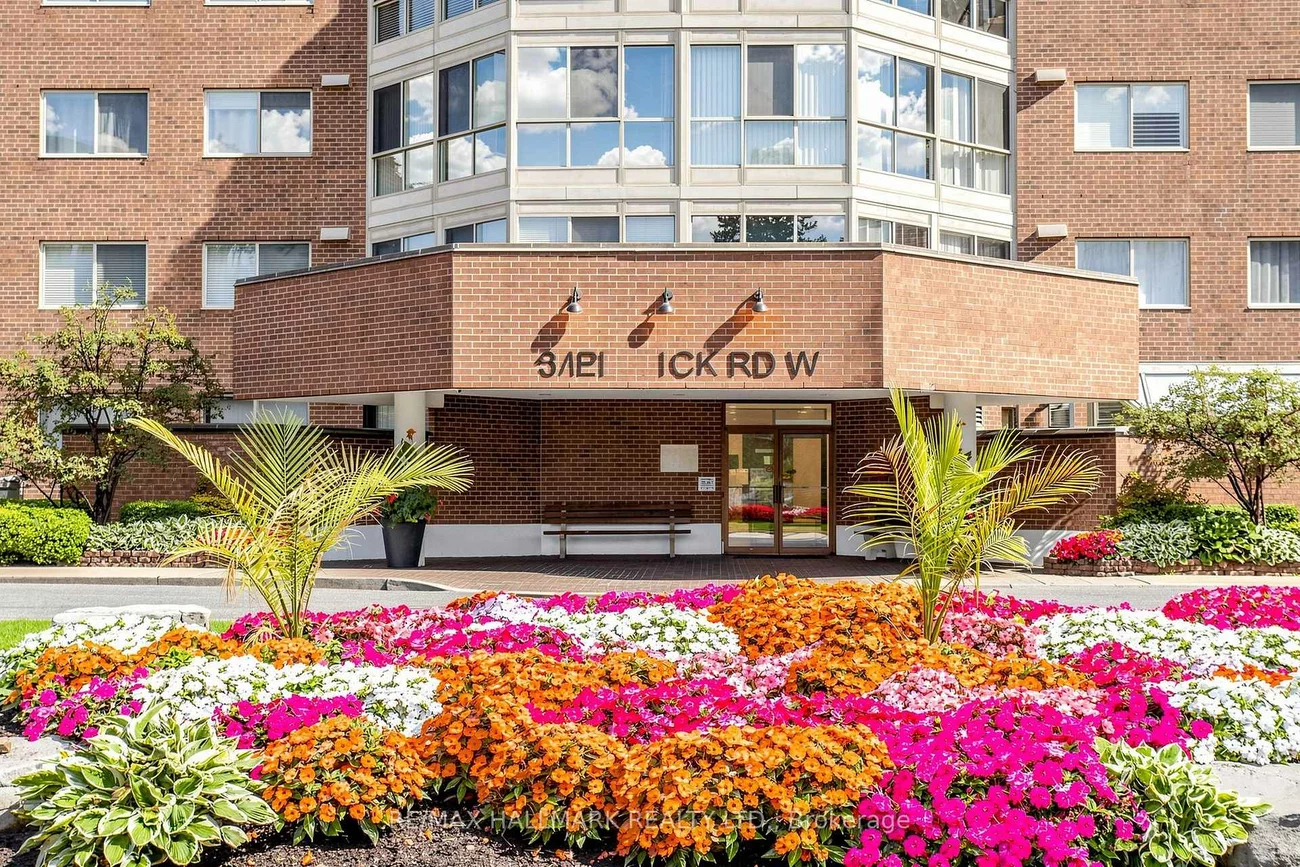 5, Weldrick, North Richvale, Richmond Hill