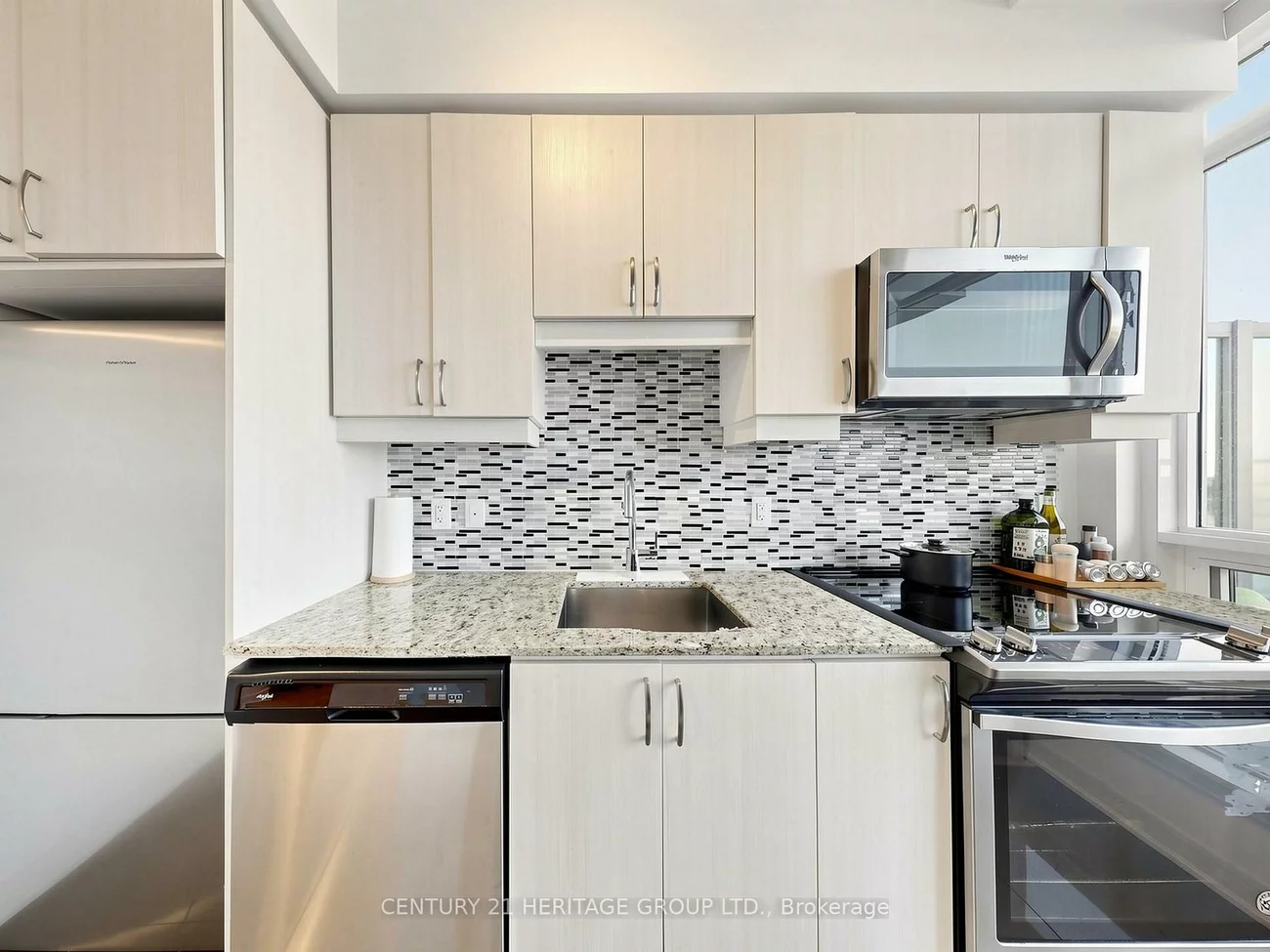 9205, Yonge, Langstaff, Richmond Hill