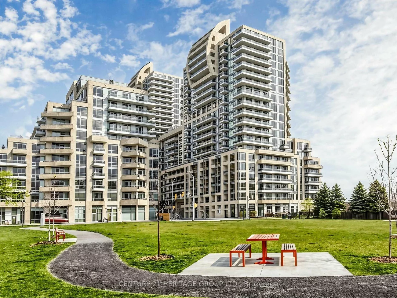 9205, Yonge, Langstaff, Richmond Hill