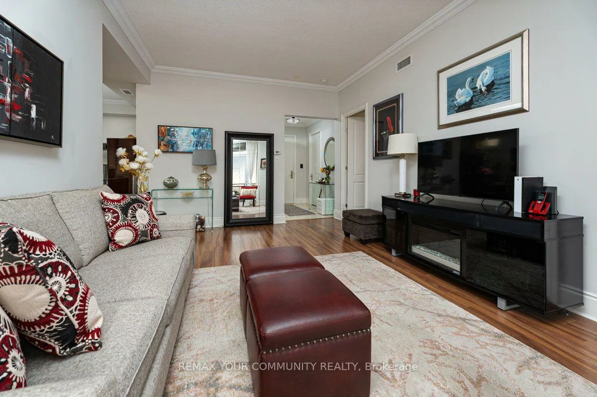 10101, Yonge, Crosby, Richmond Hill