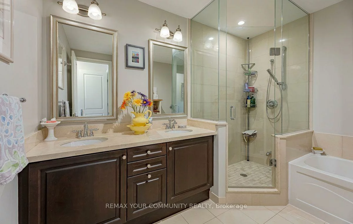 10101, Yonge, Crosby, Richmond Hill