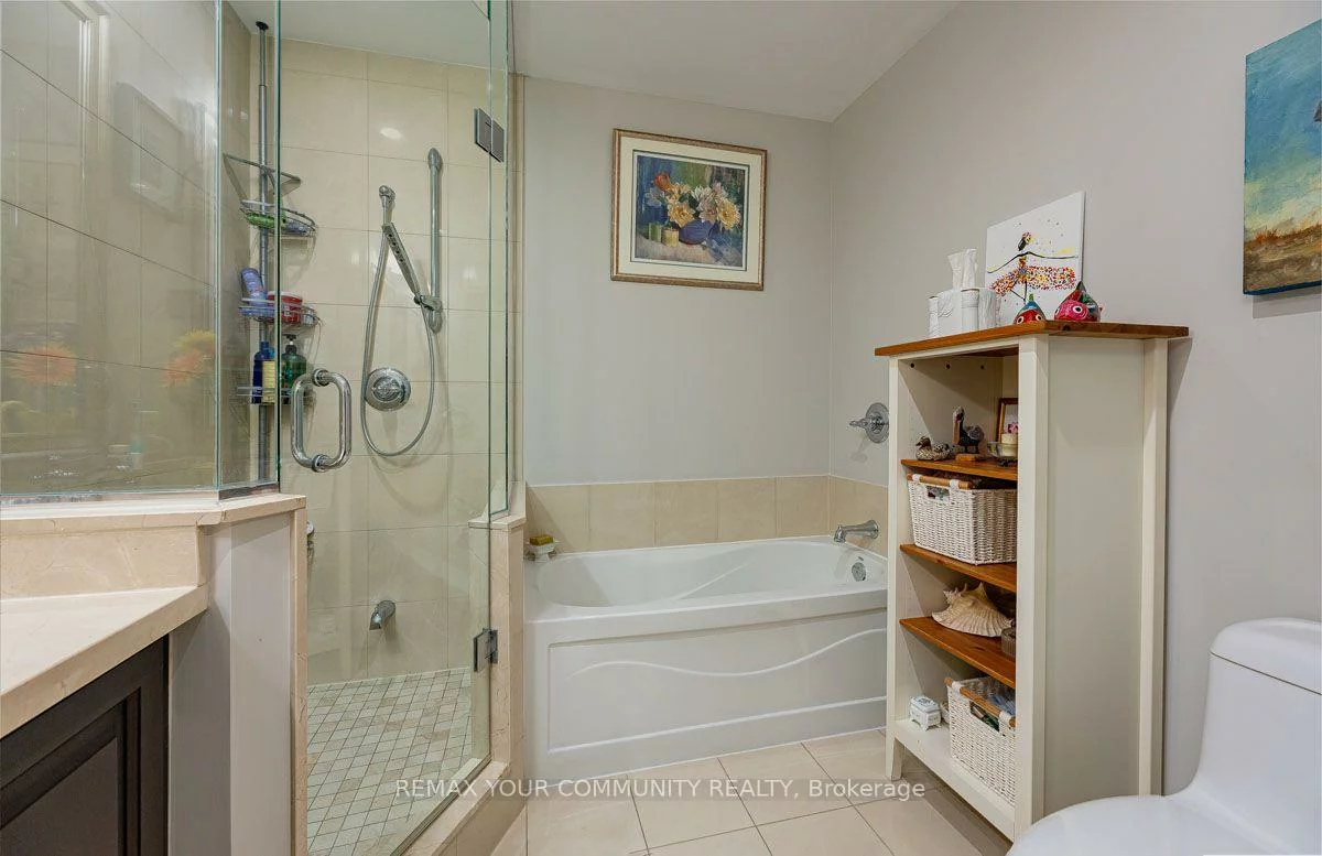 10101, Yonge, Crosby, Richmond Hill