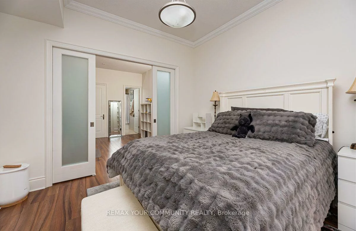 10101, Yonge, Crosby, Richmond Hill