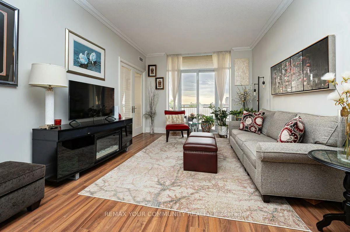 10101, Yonge, Crosby, Richmond Hill