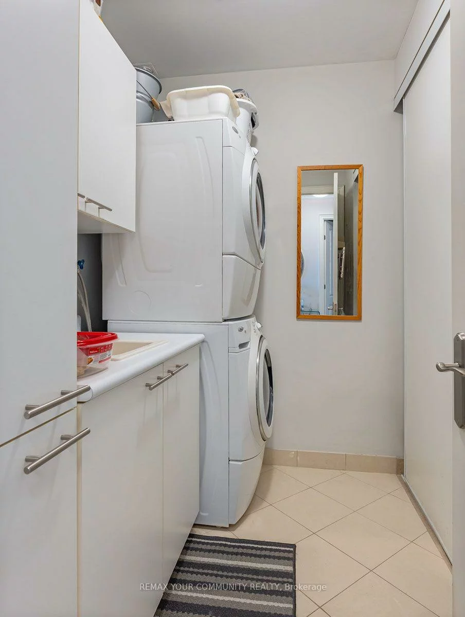 10101, Yonge, Crosby, Richmond Hill