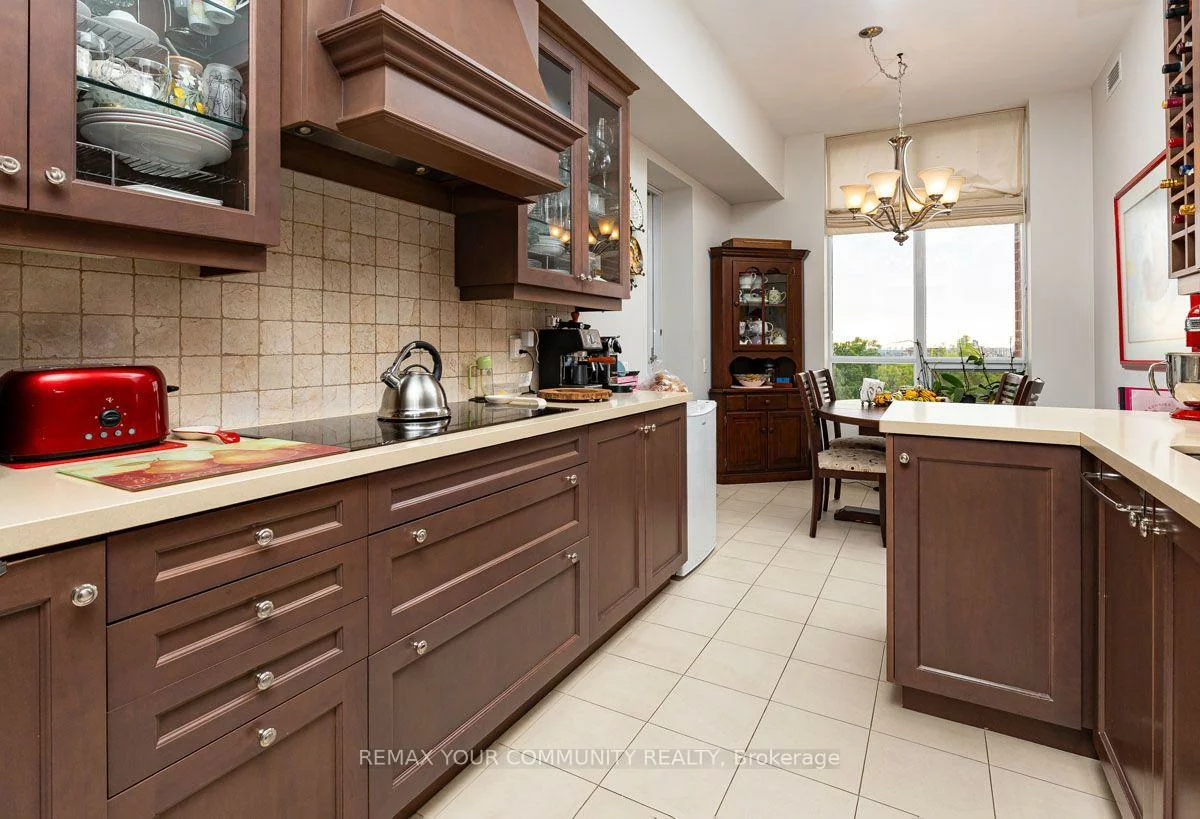 10101, Yonge, Crosby, Richmond Hill