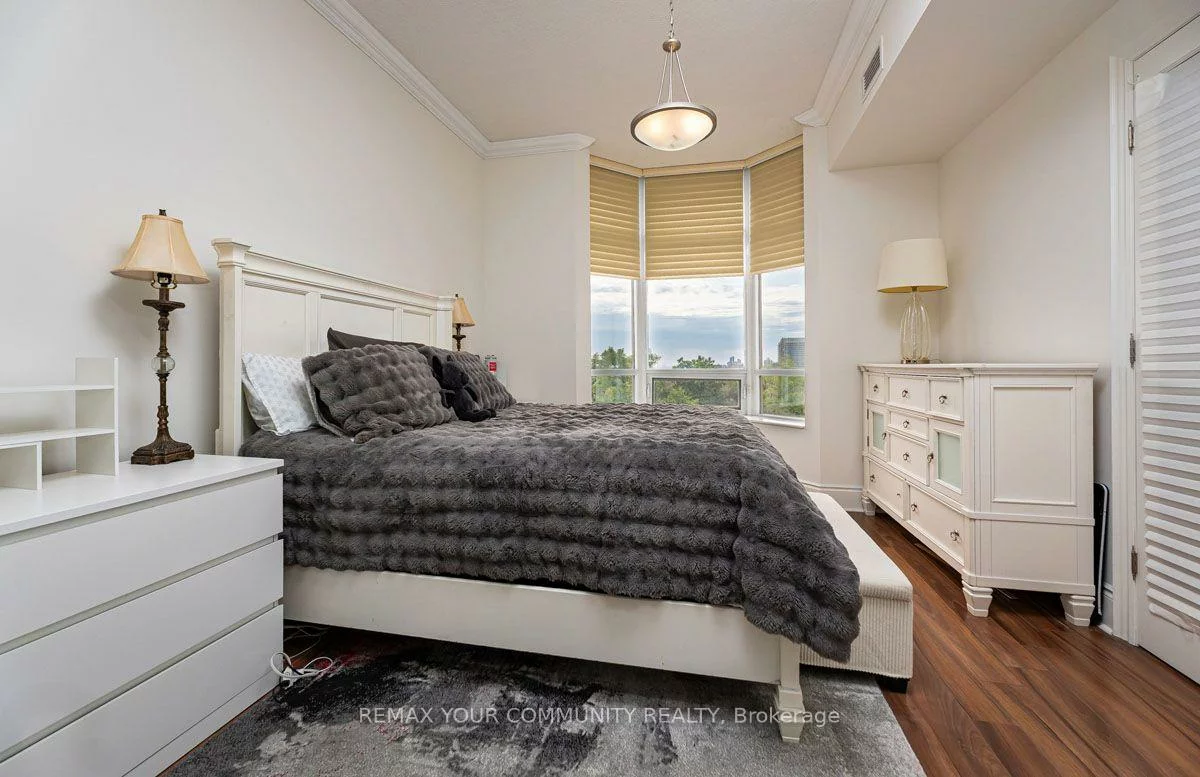 10101, Yonge, Crosby, Richmond Hill