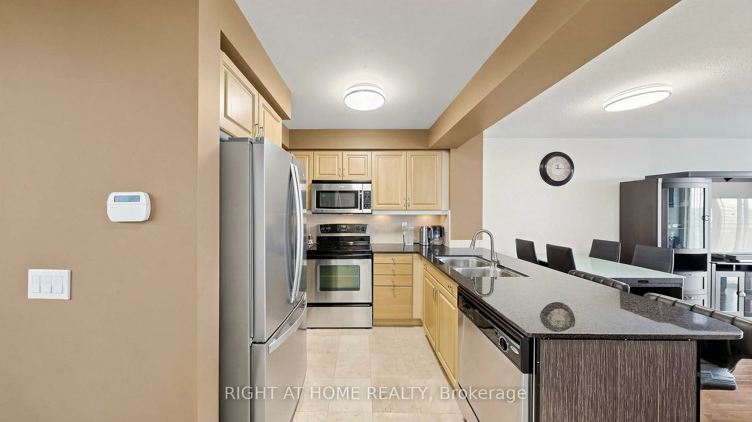 330, Red Maple, Langstaff, Richmond Hill