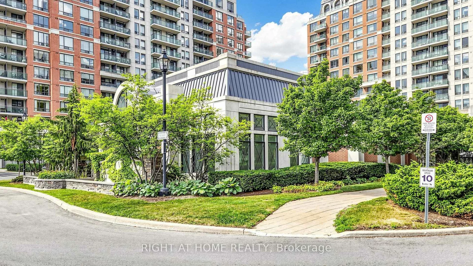 330, Red Maple, Langstaff, Richmond Hill