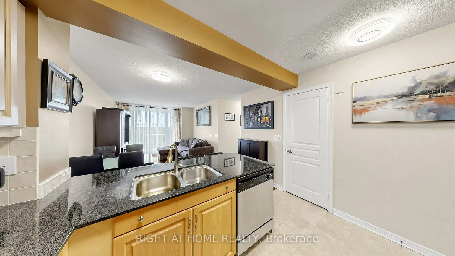 330, Red Maple, Langstaff, Richmond Hill