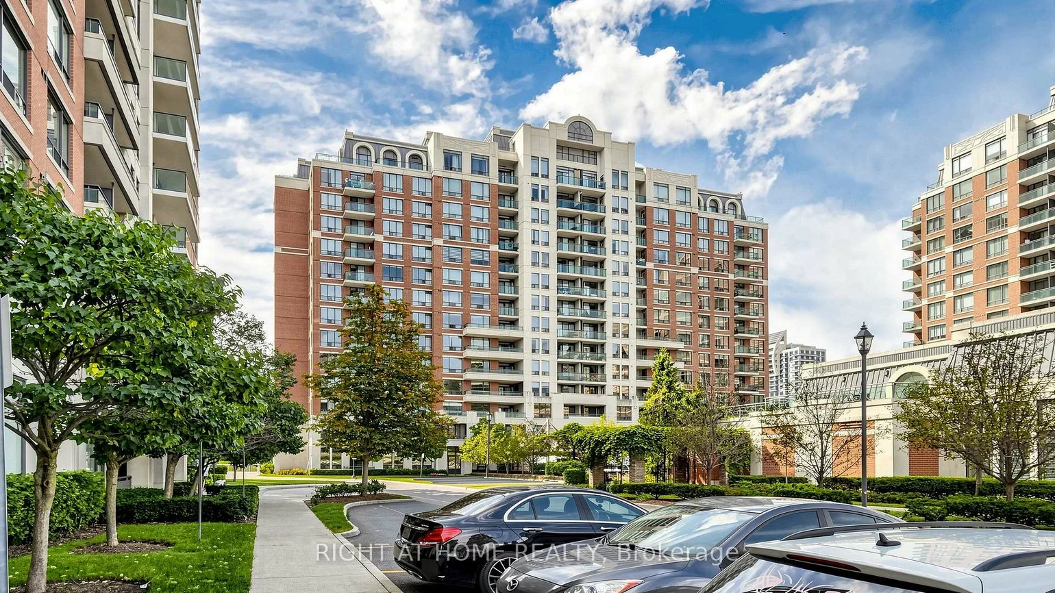 330, Red Maple, Langstaff, Richmond Hill