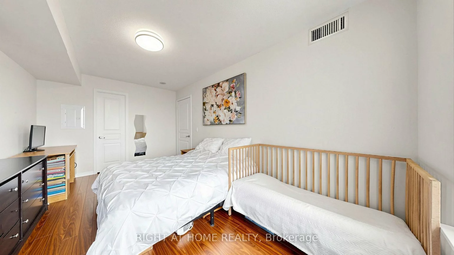330, Red Maple, Langstaff, Richmond Hill