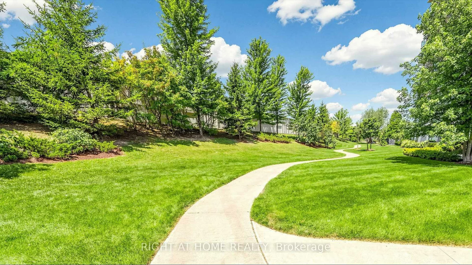 330, Red Maple, Langstaff, Richmond Hill