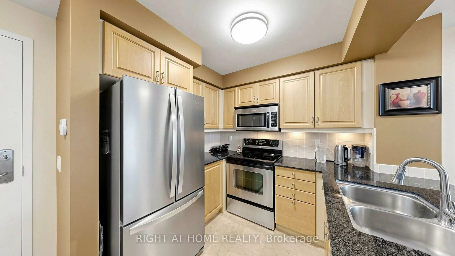 330, Red Maple, Langstaff, Richmond Hill