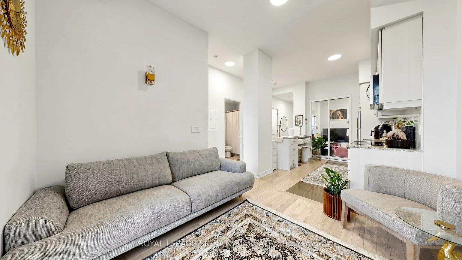 9201, Yonge, Langstaff, Richmond Hill