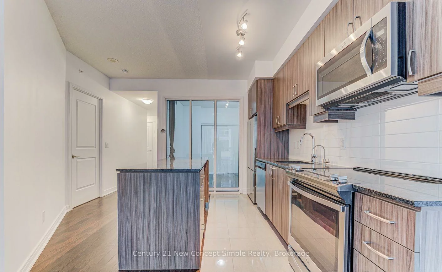 9205, Yonge, Langstaff, Richmond Hill